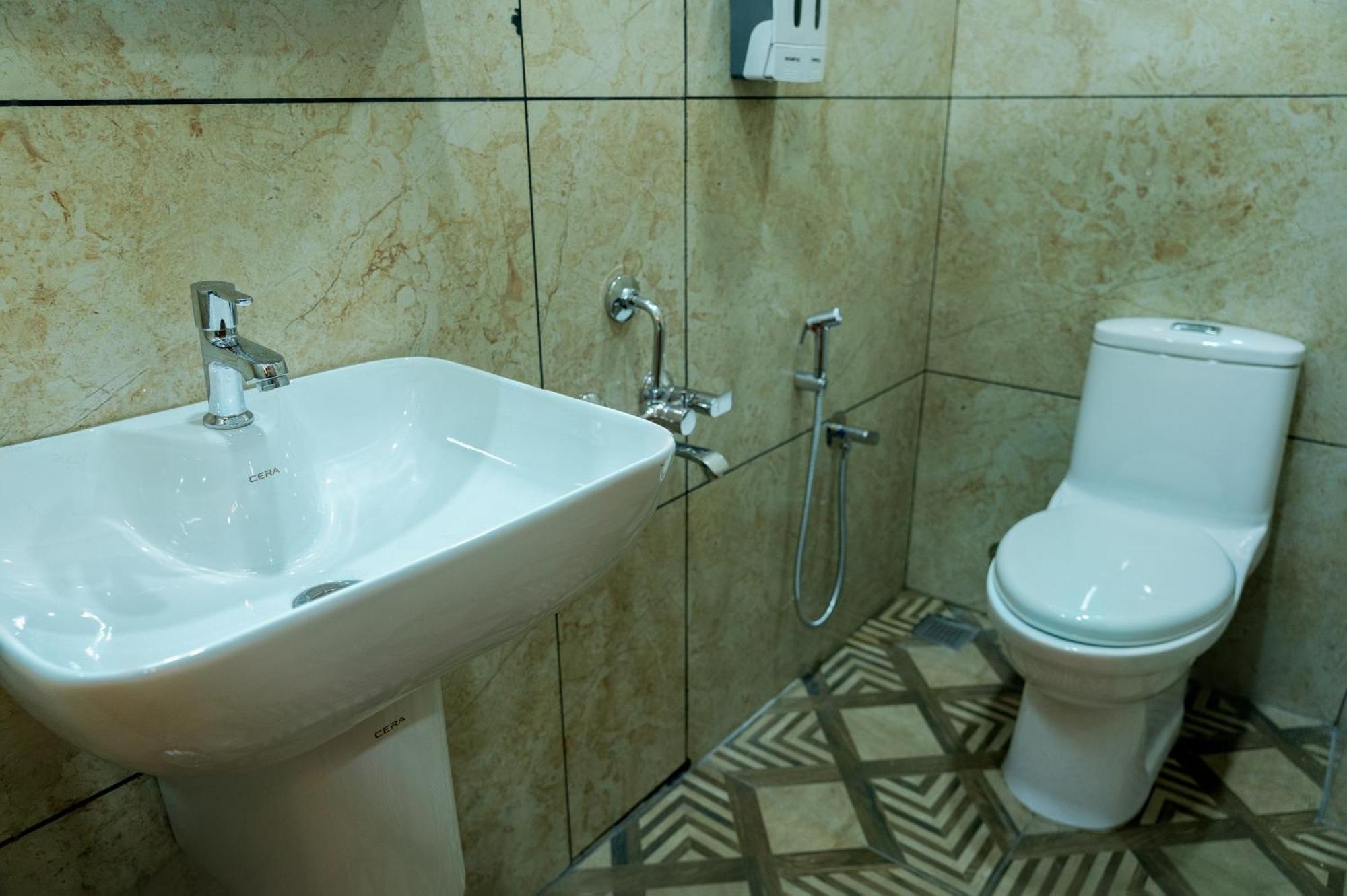 Fly View Airport Residency Otel Nedumbassery Dış mekan fotoğraf