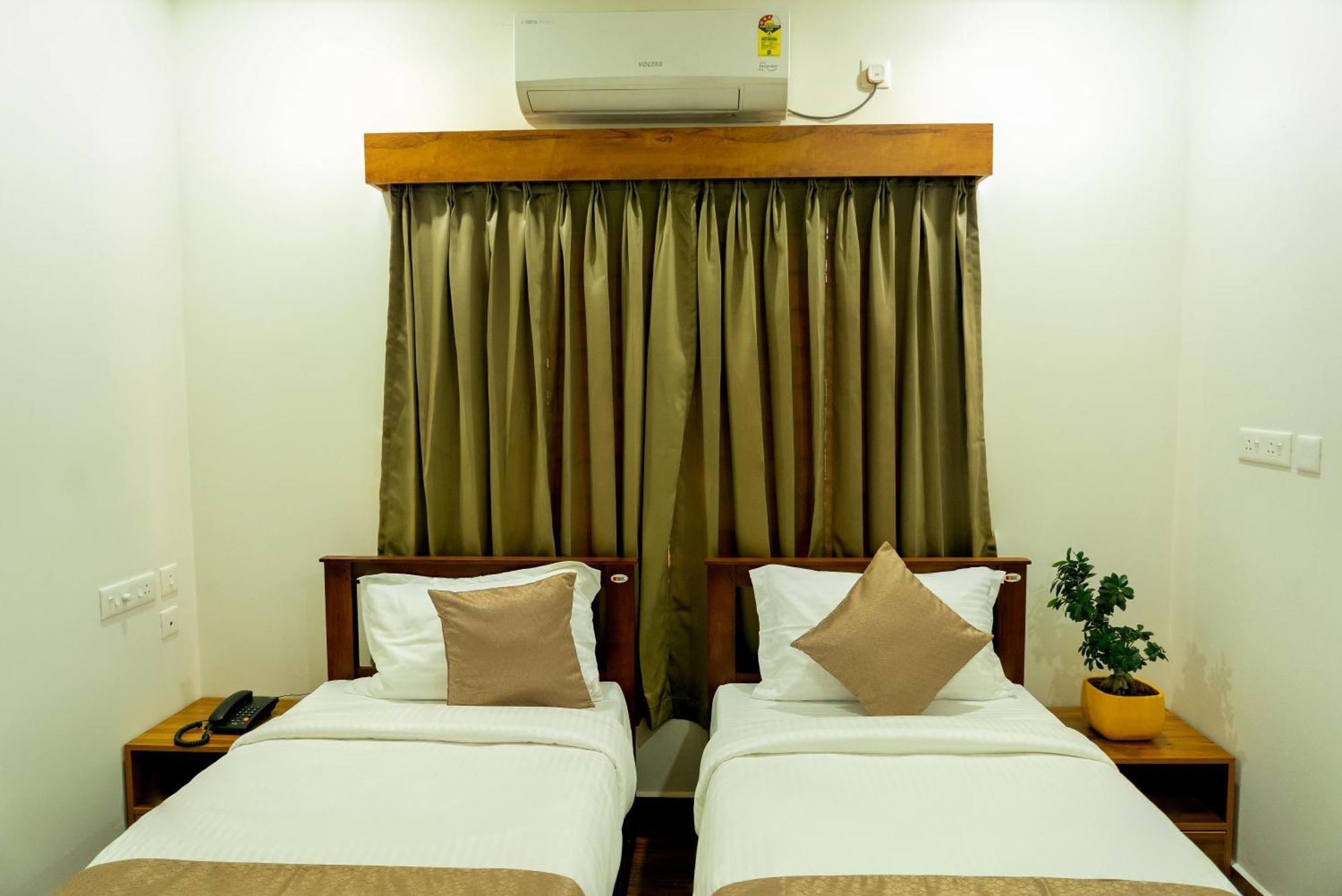 Fly View Airport Residency Otel Nedumbassery Dış mekan fotoğraf