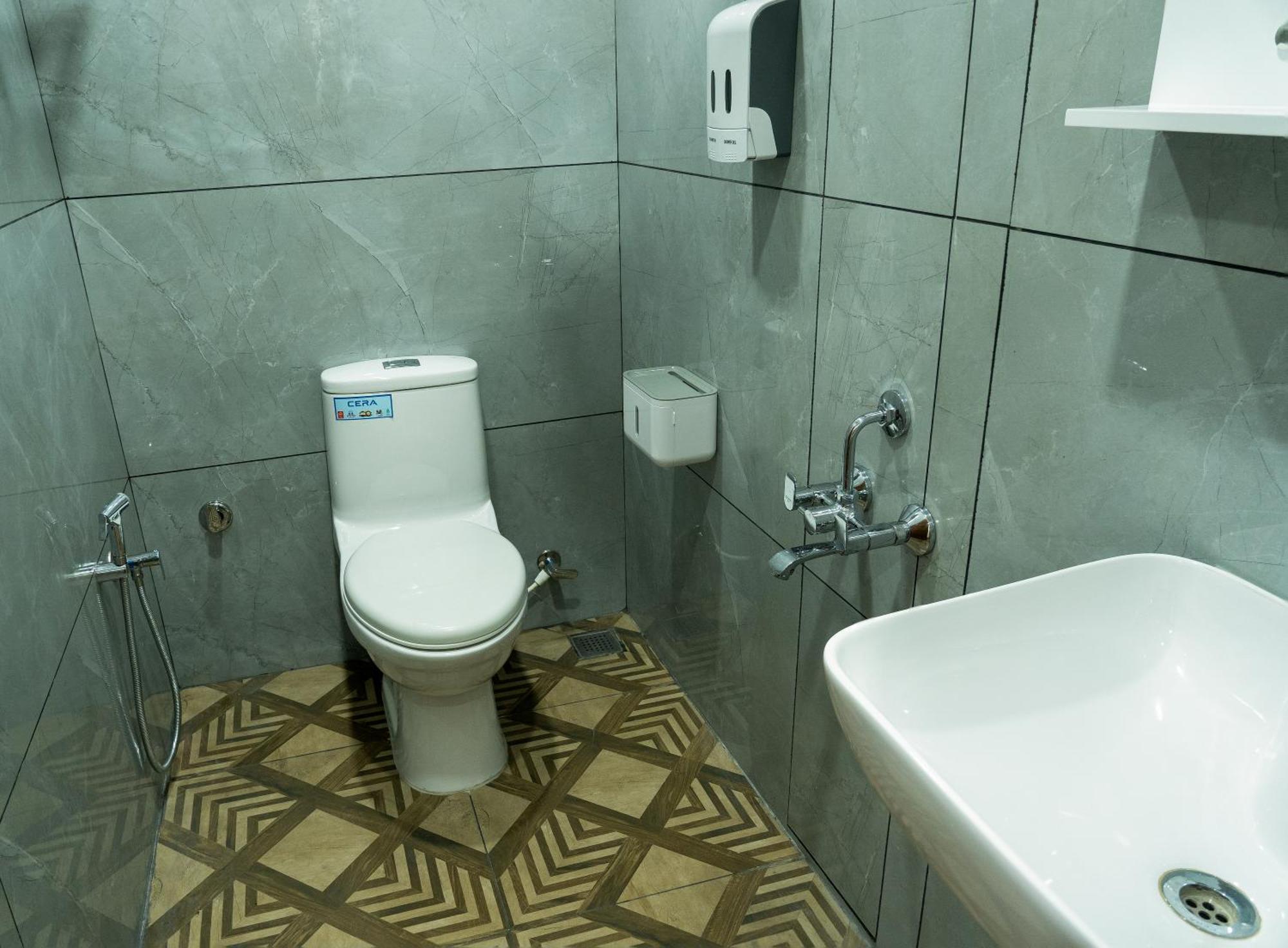 Fly View Airport Residency Otel Nedumbassery Dış mekan fotoğraf