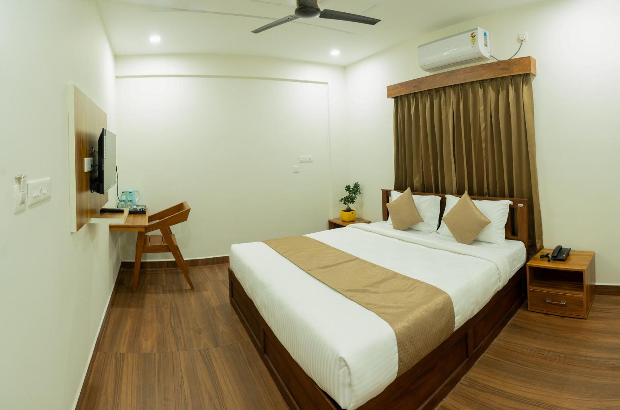 Fly View Airport Residency Otel Nedumbassery Dış mekan fotoğraf