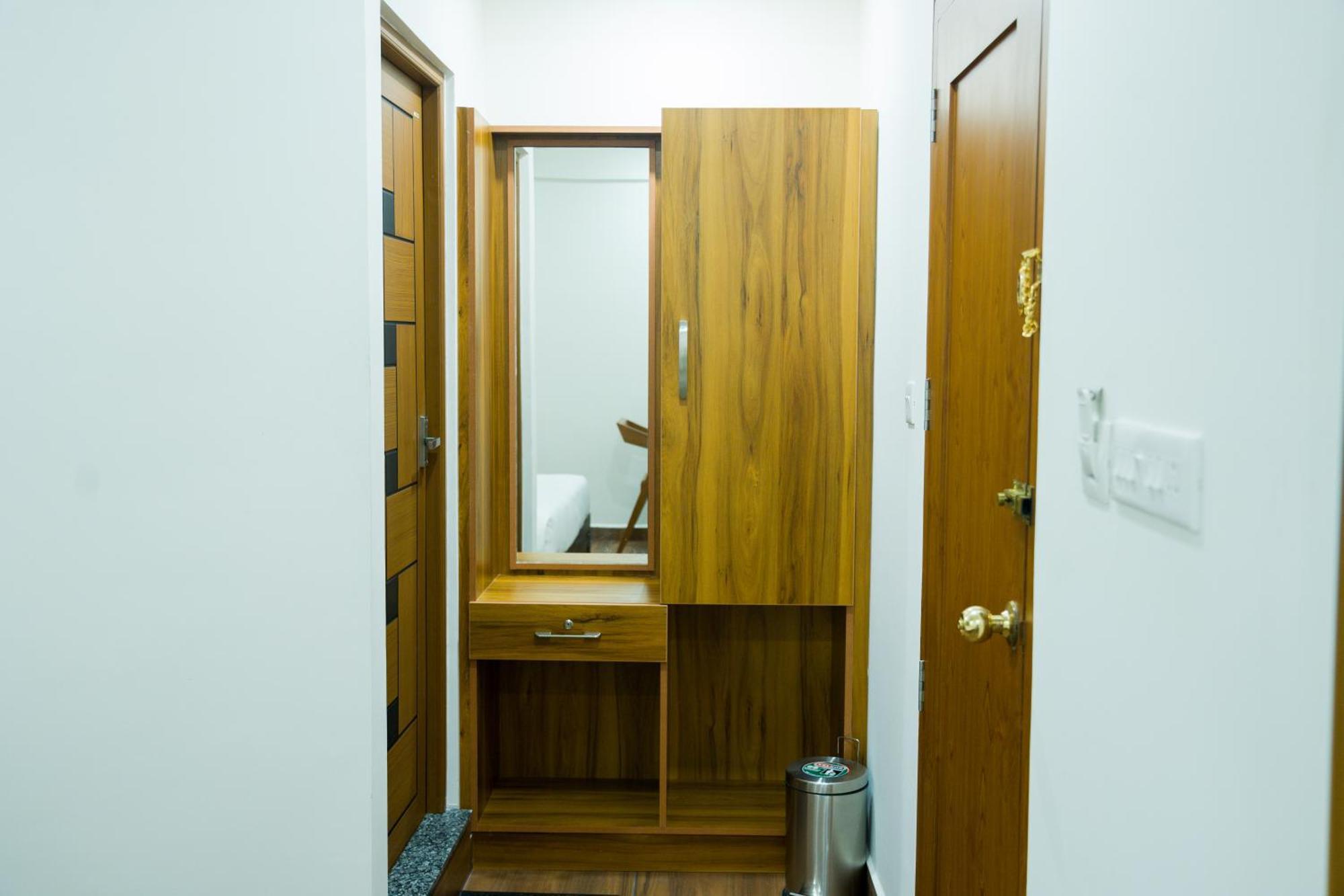 Fly View Airport Residency Otel Nedumbassery Dış mekan fotoğraf