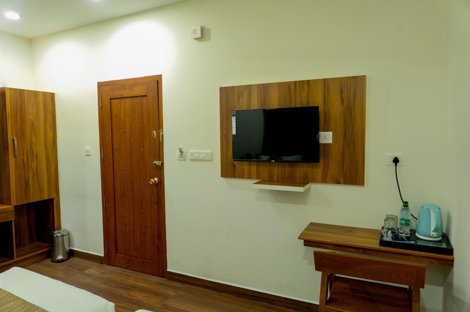 Fly View Airport Residency Otel Nedumbassery Dış mekan fotoğraf