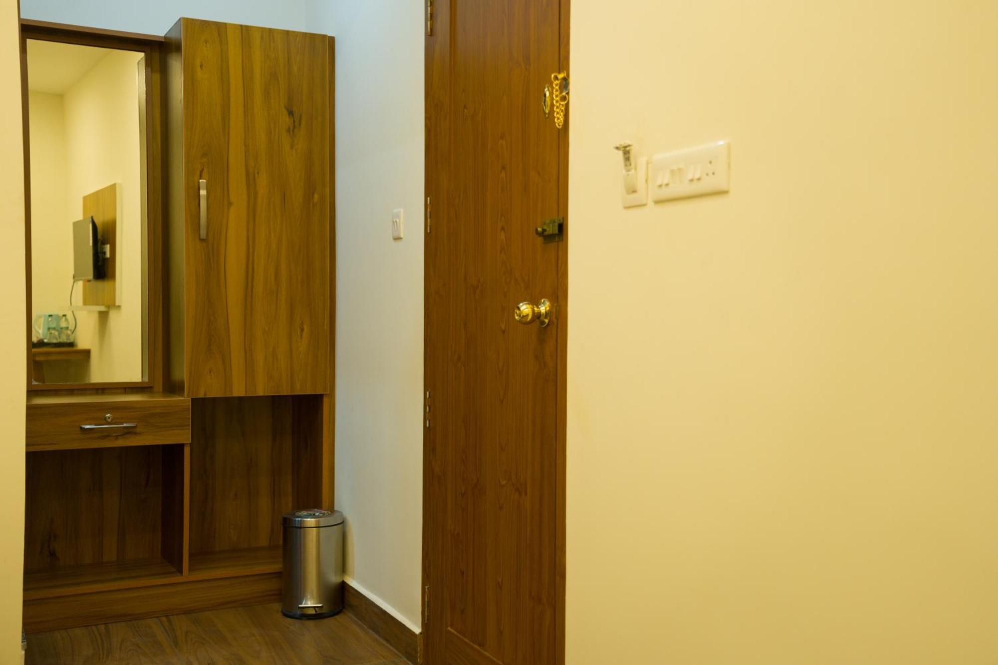 Fly View Airport Residency Otel Nedumbassery Dış mekan fotoğraf