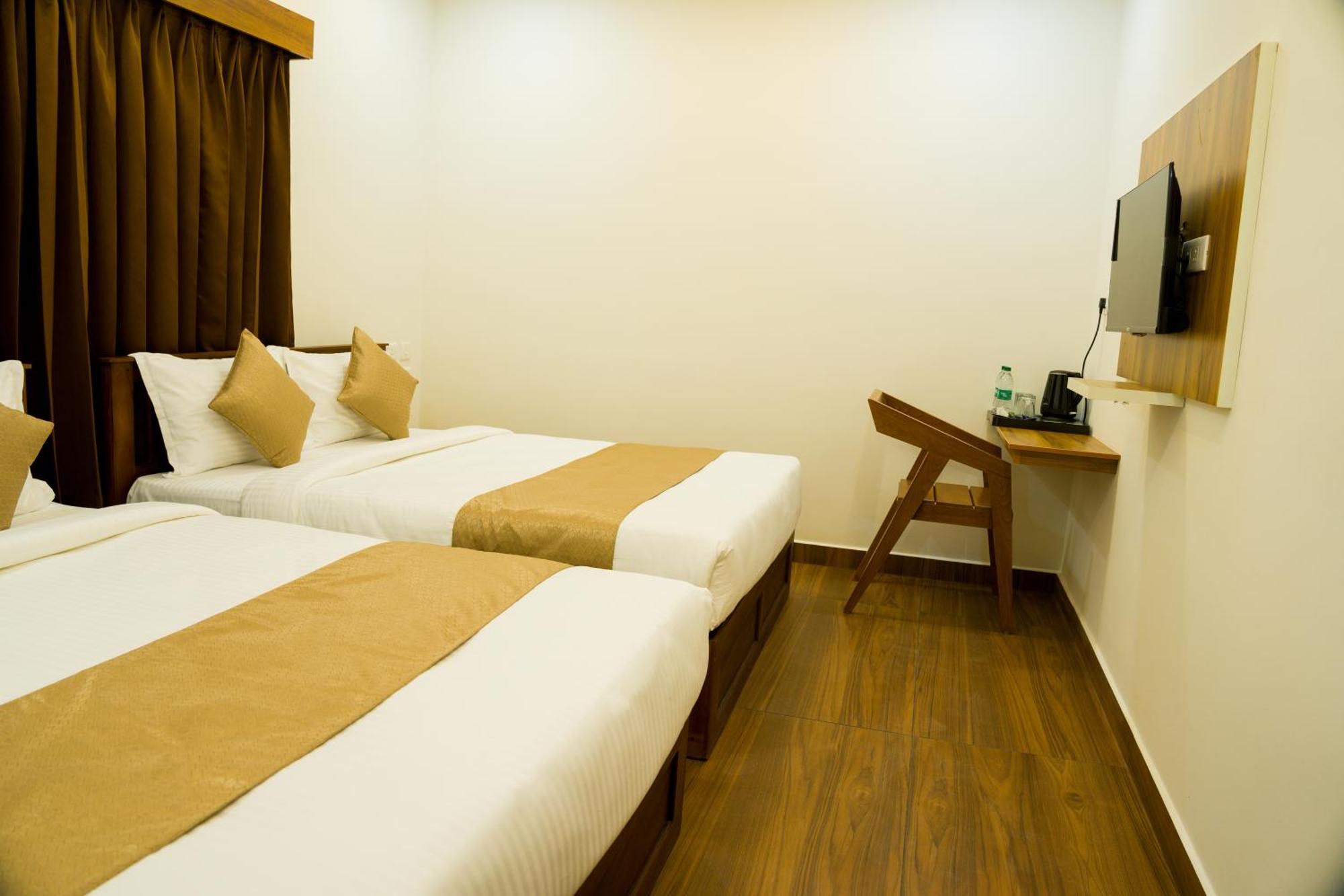 Fly View Airport Residency Otel Nedumbassery Dış mekan fotoğraf
