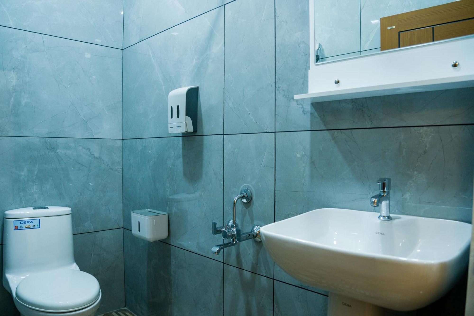Fly View Airport Residency Otel Nedumbassery Dış mekan fotoğraf