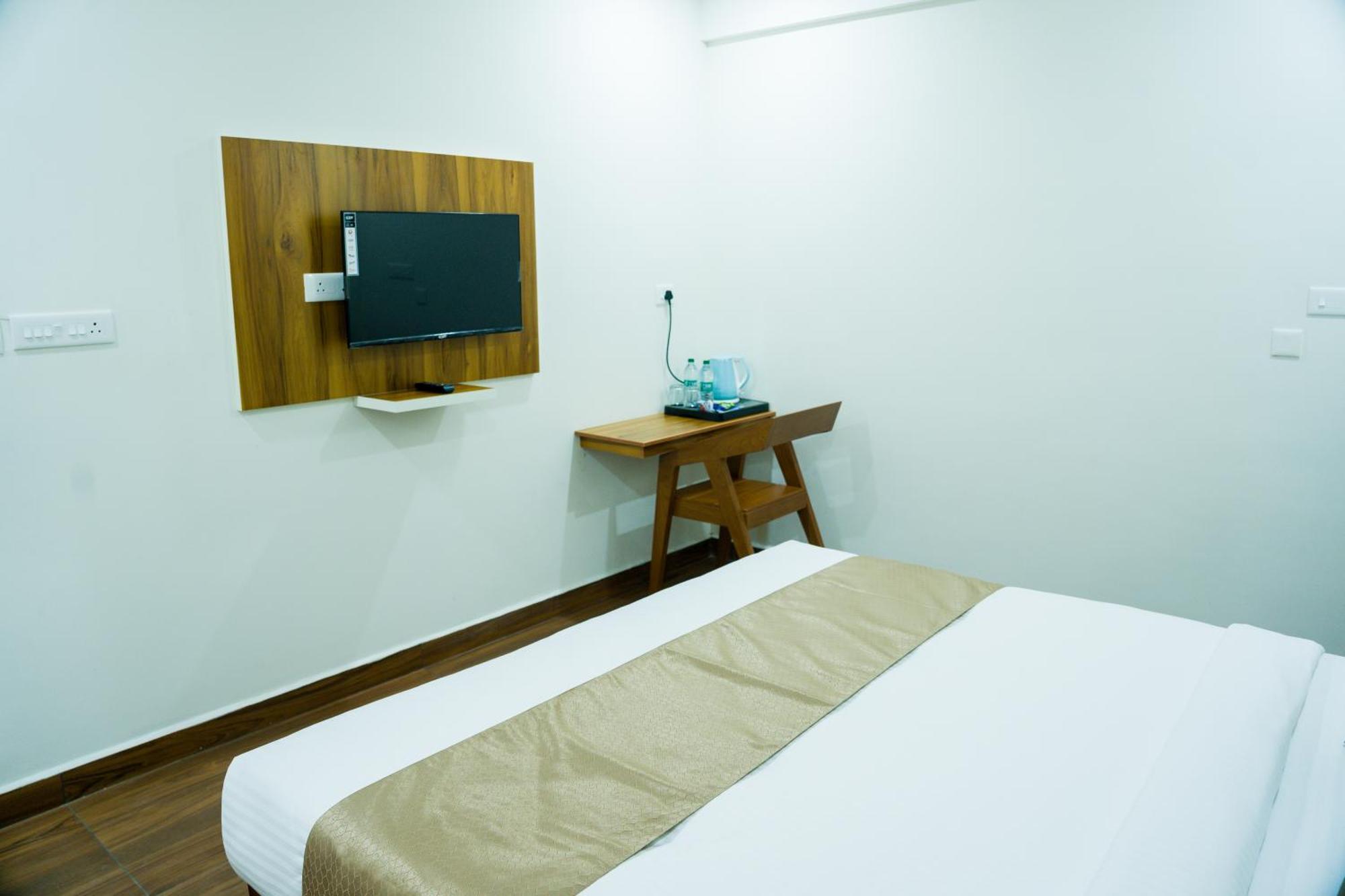 Fly View Airport Residency Otel Nedumbassery Dış mekan fotoğraf