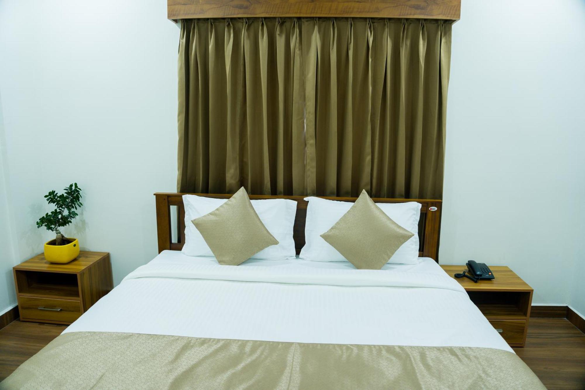 Fly View Airport Residency Otel Nedumbassery Dış mekan fotoğraf
