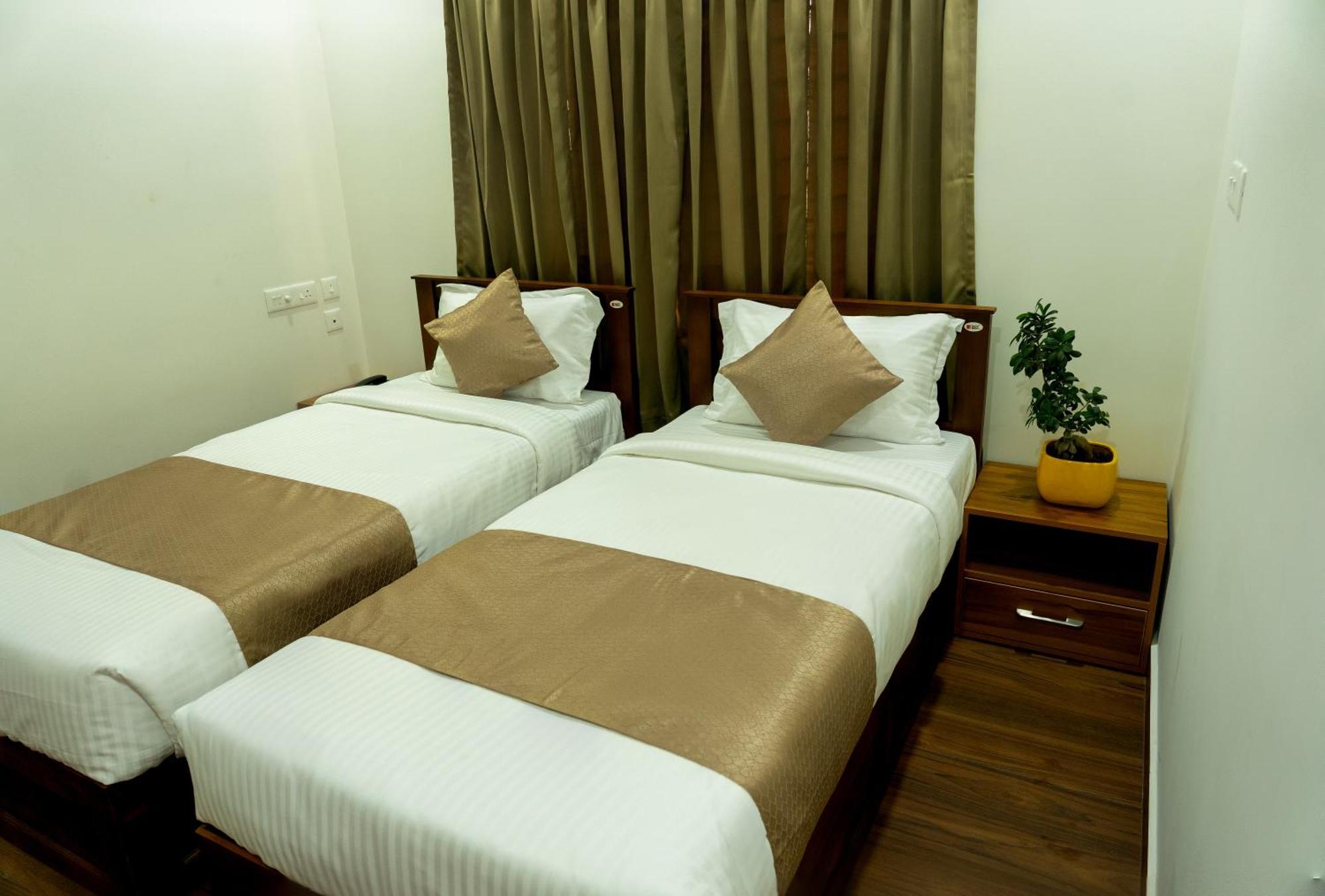 Fly View Airport Residency Otel Nedumbassery Dış mekan fotoğraf
