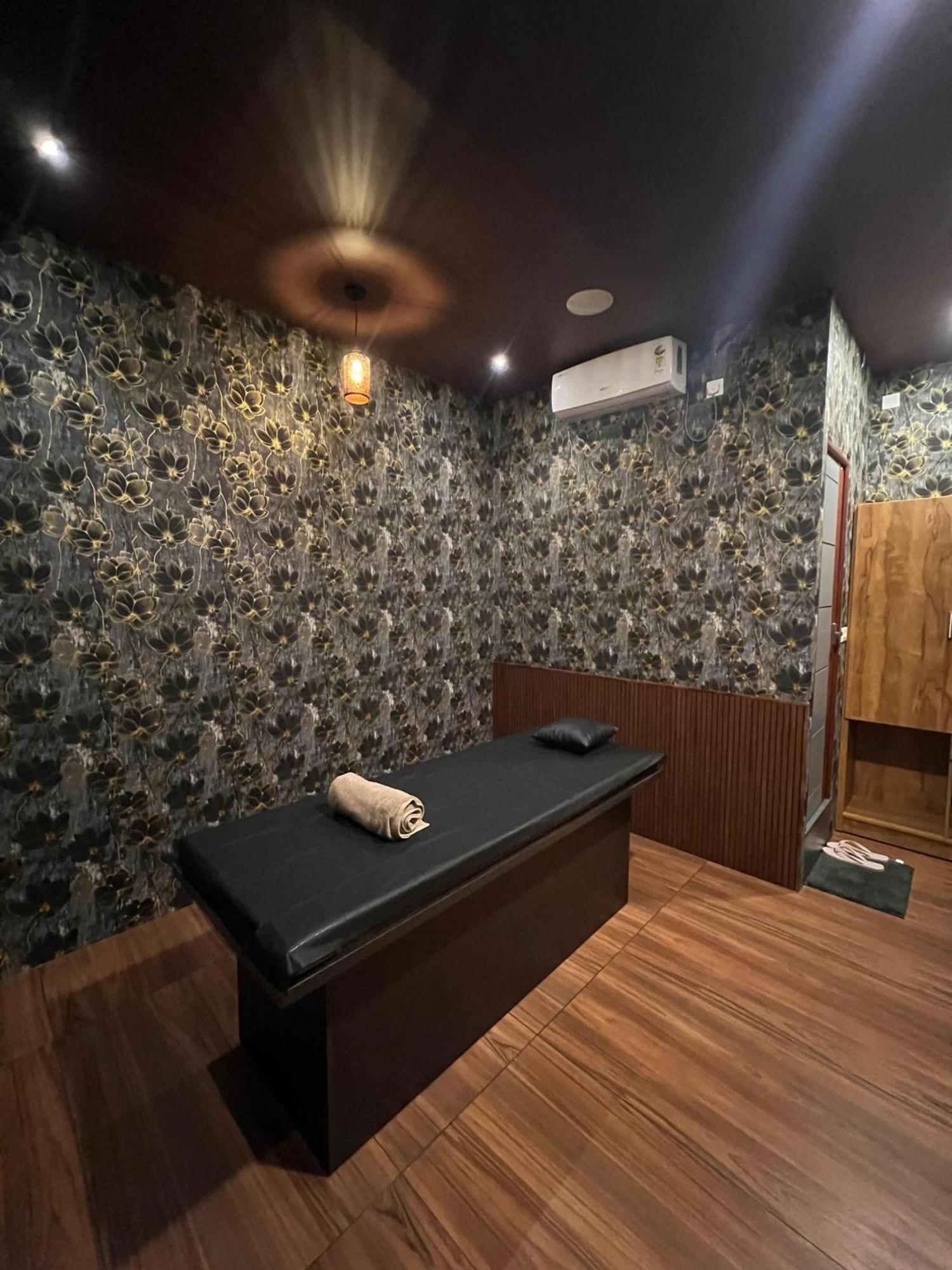 Fly View Airport Residency Otel Nedumbassery Dış mekan fotoğraf