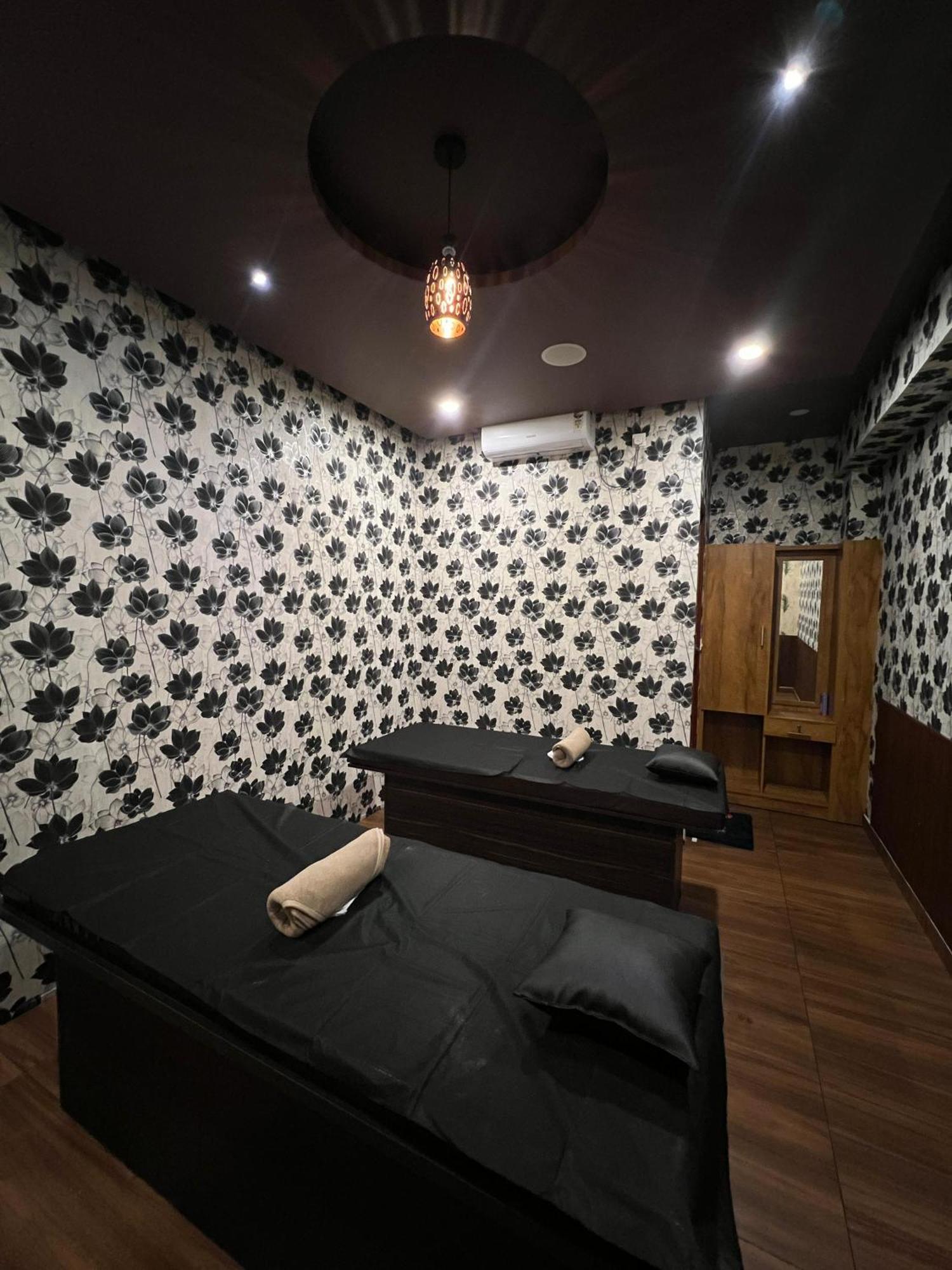 Fly View Airport Residency Otel Nedumbassery Dış mekan fotoğraf